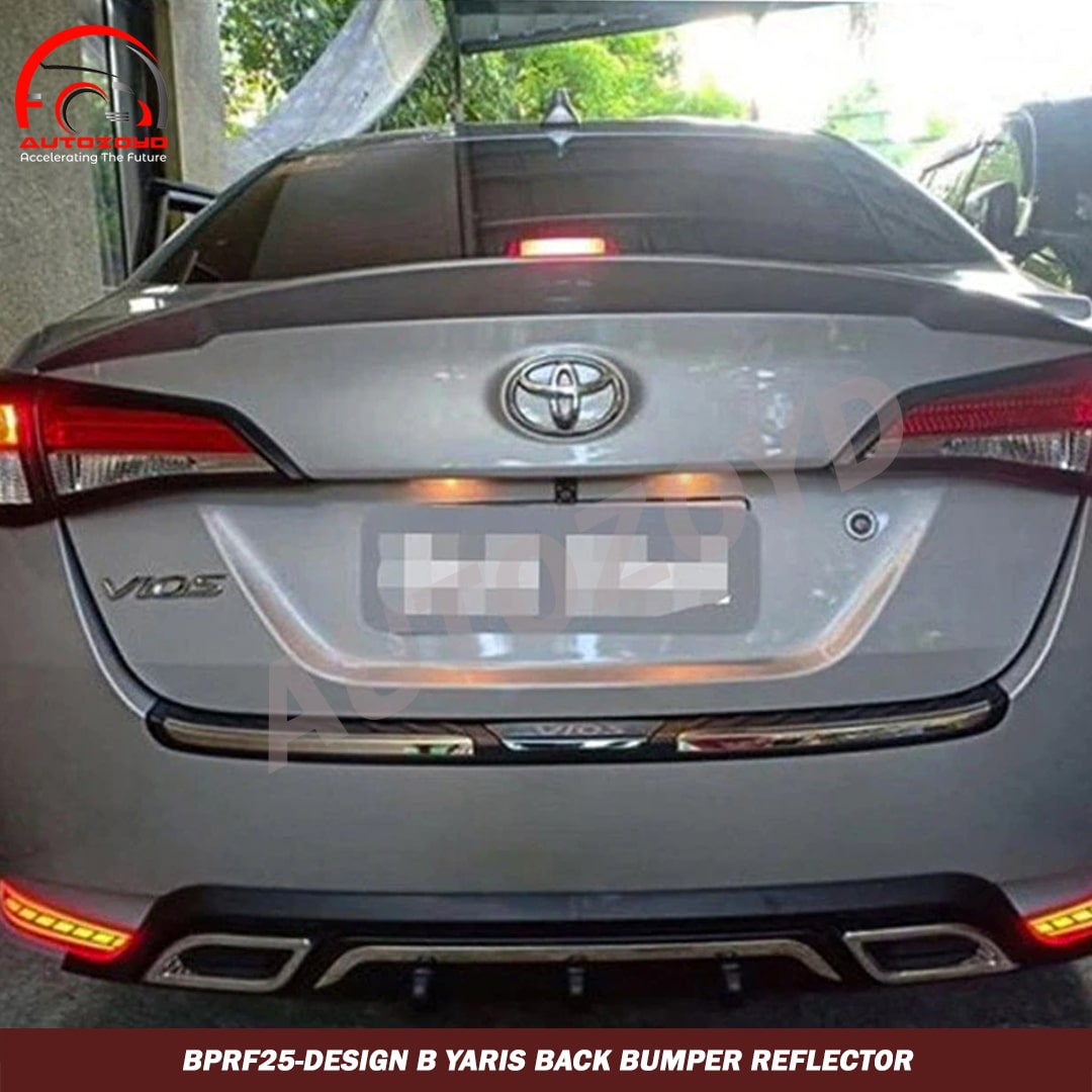 Design B Yaris Back bumper reflector